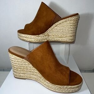 NWT JF Wedges 